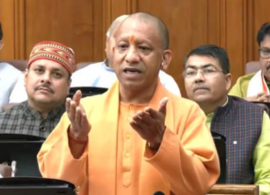 'अबू आजमी को यूपी भेज दो, इलाज हम कर देंगे', औरंगजेब के बयान पर सपा पर बरसे सीएम योगी 