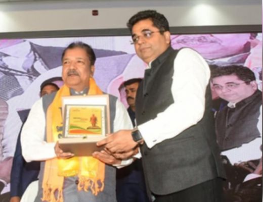 तेजस्वी यादव परिवार से बाहर के किसी व्यक्ति को अध्यक्ष बनाने का साहस दिखाएं : मनीष सिन्हा 