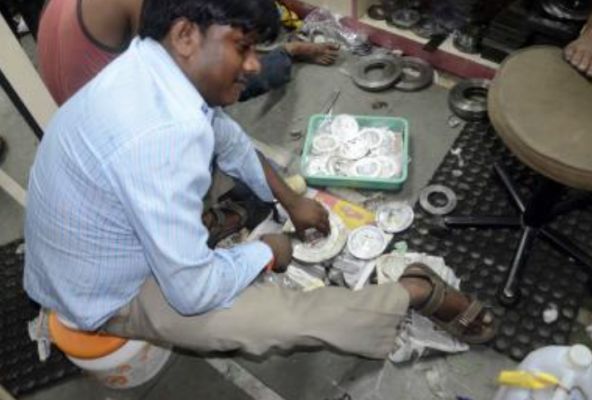 2025 में चांदी में आ सकती है बड़ी तेजी, मांग बढ़ने का मिलेगा फायदा: रिपोर्ट 