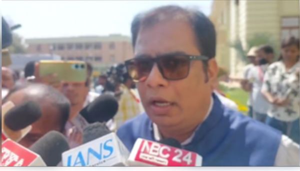 बिहार में औरंगजेब पर गरमाई सियासत, जदयू ने कहा - सभी धर्म का सम्मान, औरंगजेब का नहीं 