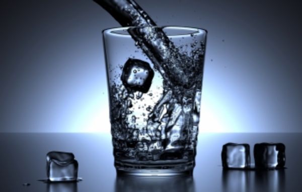 सुबह उठते ही लोग क्यों पीते हैं पानी? क्या है इसका दिमाग से कनेक्शन! 