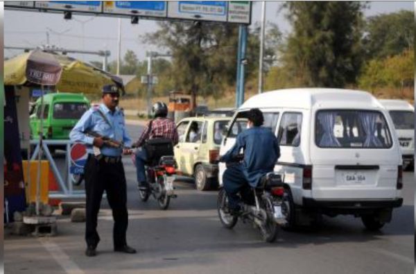 पाकिस्तान : सुरक्षा जांच चौकी पर आतंकवादी हमले के बाद इस्लामाबाद में रेड अलर्ट 