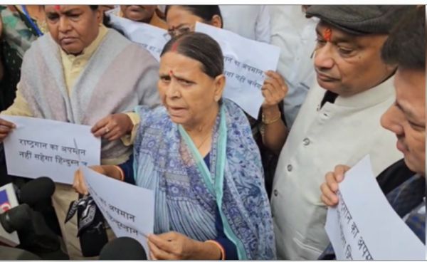सीएम नीतीश कुमार पर राष्ट्रगान के कथित 'अपमान' का आरोप, राजद ने मांगा इस्तीफा 