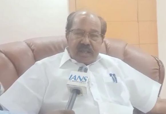 वीरप्पा मोइली का आरोप, 'परिसीमन के जरिए दक्षिण की सीटें कम करना चाहती है भाजपा सरकार' 