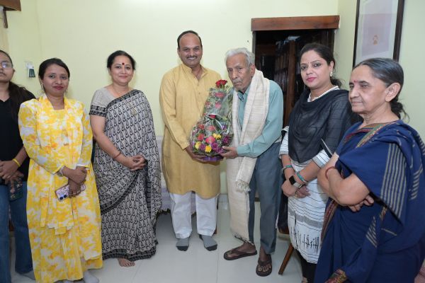 ज्ञानपीठ  विजेता साहित्यकार शुक्ल से सभापति राठौड़ की मुलाकात