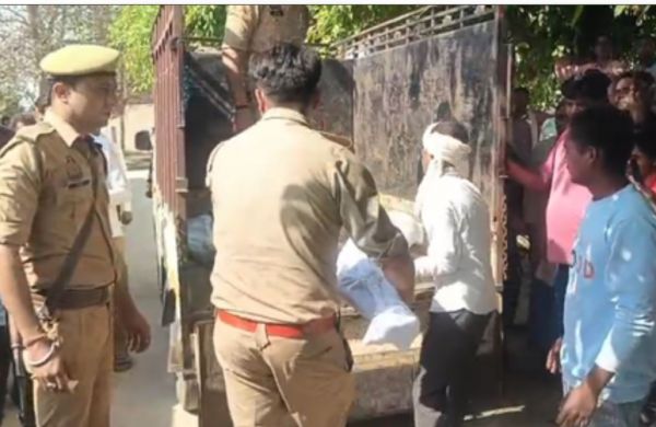 शाहजहांपुर: पिता ने चार बच्चों की गला रेतकर हत्या की, बाद में खुद को लगाई फांसी 