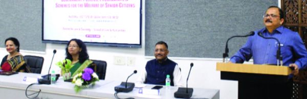 वरिष्ठ नागरिकों के कल्याण के लिए सरकार की नीतियों, कार्यक्रमों, योजनाओं पर एचएनएलयू में जागरूकता 