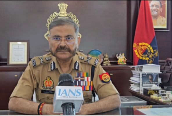 यूपी में चाक चौबंद कानून-व्यवस्था के बीच 31,500 जगहों पर हुई शांतिपूर्ण नमाज : डीजीपी 