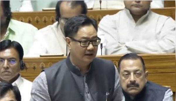 लोकसभा में वक्फ संशोधन विधेयक पेश, किरेन रिजिजू ने कहा, 'संसद की बिल्डिंग को भी किया गया था क्लेम' 