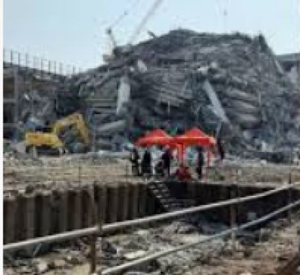 म्यांमा की राजधानी में भूकंप के बाद मलबे में फंसे व्यक्ति को जीवित बाहर निकाला गया