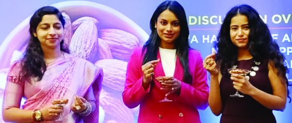 इम्यूनिटी बूस्ट करने रोजाना मुट्ठी भर बादाम खाएं