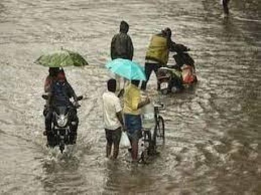 कांगो: राजधानी किंशासा में भारी बारिश के कारण आई बाढ़ से कम से कम 22 लोगों की मौत