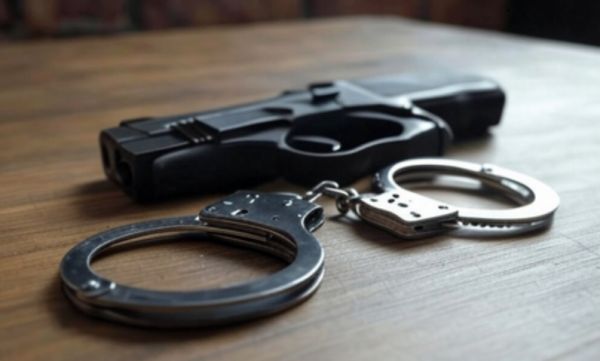 नोएडा में पुलिस मुठभेड़ के बाद दो शातिर बदमाश गिरफ्तार, एक के खिलाफ 15 से अधिक मुकदमे दर्ज 