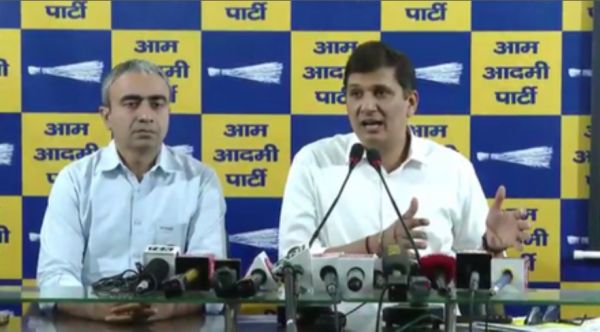 दिल्ली में निजी स्कूलों की फीस वृद्धि पर बवाल, 'आप' का भाजपा पर 'शिक्षा माफिया' से गठजोड़ का आरोप 