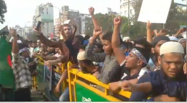 बांग्लादेश : इजरायल विरोधी प्रदर्शनकारियों ने की तोड़फोड़, 49 लोग गिरफ्तार 