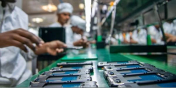 पीएलआई का असर! भारत का स्मार्टफोन निर्यात पहली बार दो लाख करोड़ रुपये के पार 