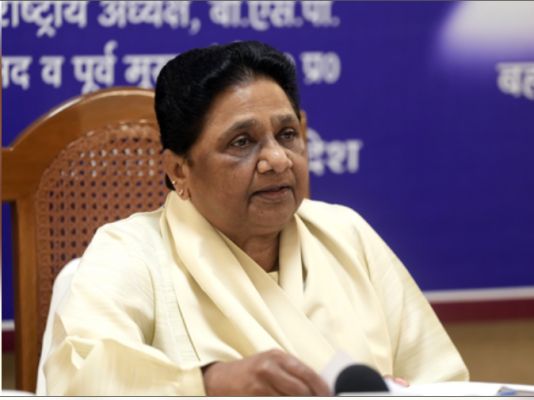 फतेहपुर की घटना को लेकर सरकार सख्त कानूनी कार्रवाई करे : मायावती