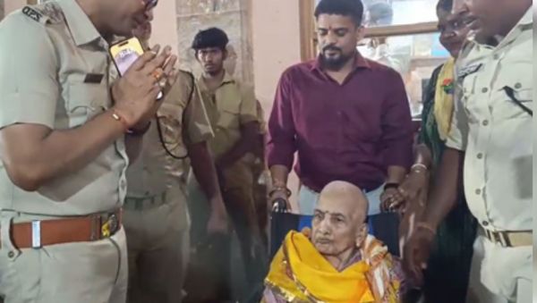 ओडिशा विधानसभा अध्यक्ष ने 96 साल की सास को भगवान जगन्नाथ के कराए दर्शन