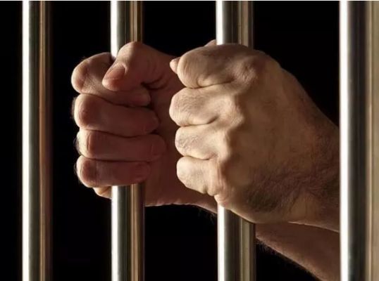 असम: पटरी पर लेटकर अपने ऊपर से गुजरती ट्रेन का वीडियो अपलोड करने के आरोप में व्यक्ति गिरफ्तार
