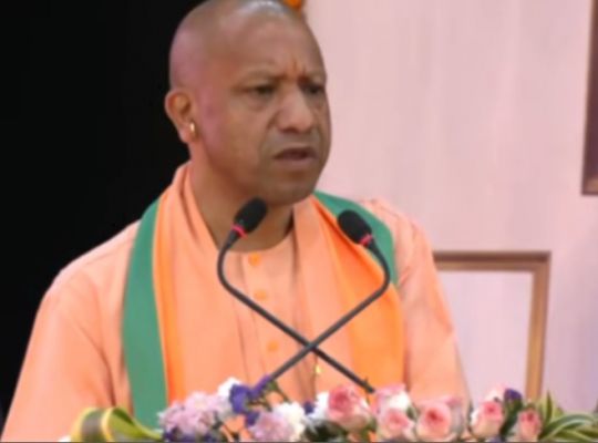 वक्फ के नाम पर लोगों को गुमराह किया, घरों से खींचकर की जा रही हत्या, मुर्शिदाबाद हिंसा पर बोले सीएम योगी 