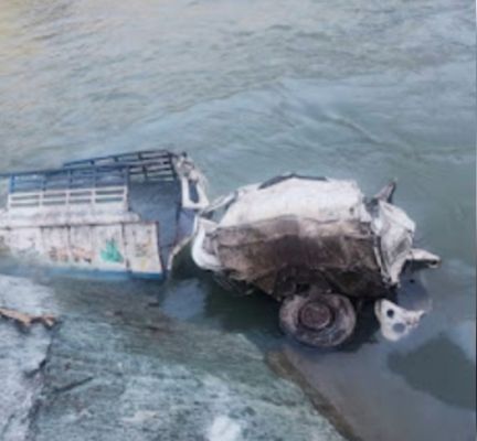 उत्तराखंड: उत्तरकाशी में पिकअप वाहन खाई में गिरा, तीन लोगों की मौके पर मौत 