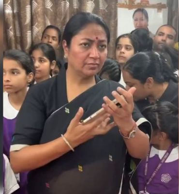 दिल्ली सीएम रेखा गुप्ता ने निजी स्कूल में फीस अनियमितता की शिकायत पर दिए जांच के आदेश 