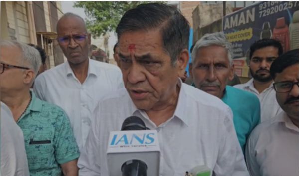 मुस्तफाबाद में इमारत ढहने से चार की मौत, दिल्ली विधानसभा के उपाध्यक्ष मोहन सिंह बिष्ट ने अवैध निर्माण पर उठाए सवाल 