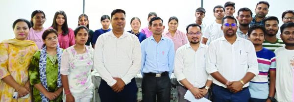 प्रगति कॉलेज में खगोलिय विषय पर अतिथि व्याख्यान