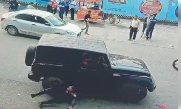 हॉर्न बजाने से मना किया तो चालक ने सिक्योरिटी गार्ड पर चढ़ा दी गाड़ी, 6 घंटे के भीतर पकड़ा गया आरोपी 