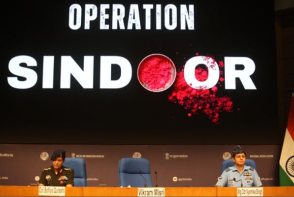 ऑपरेशन सिंदूर : कर्नल सोफिया कुरैशी और विंग कमांडर व्योमिका सिंह ने पाकिस्तान को सबूत के साथ दिखाई औकात 