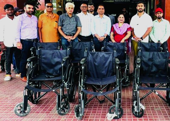 चरामेति फाउंडेशन ने अंबेडकर अस्पताल को दी आठ व्हीलचेयर