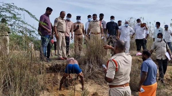 ‘छत्तीसगढ़’ का  संपादकीय :  ...कर्ज के लिए बच्चा गिरवी, छुड़ाने के लिए माँ पैसे लेकर गई, तो हत्या की खबर मिली
