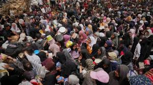 ग़ज़ा में खाने की तलाश में भटक रहे लोग, सुरक्षा व्यवस्था चरमराई