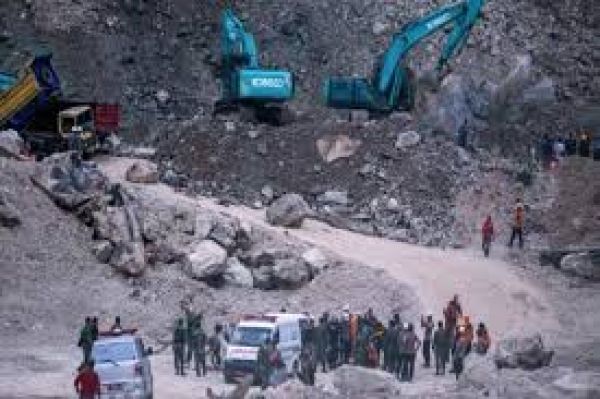 इंडोनेशिया में खदान ढहने से मरने वालों की संख्या 14 हुई