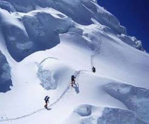 कंचनजंगा पर भारत के साथ सैन्य पर्वतारोहण अभियान द्विपक्षीय संबंधों को बढ़ाएगा: नेपाल के रक्षा मंत्री