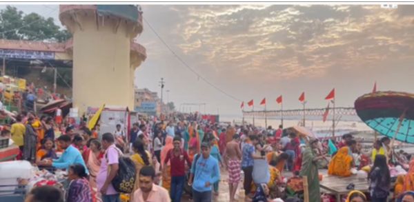 गंगा दशहरा पर काशी, प्रयागराज में हजारों की संख्या में आए श्रद्धालु 