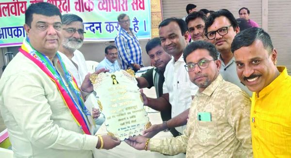 एचएसआरपी प्लेट शिविर का चेंबर और परिवहन विभाग ने किया सफल आयोजन