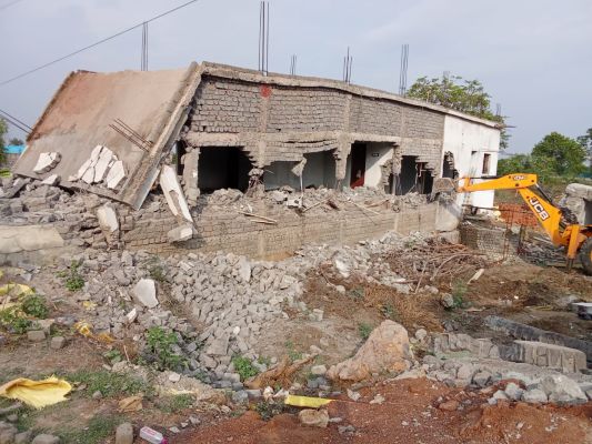 भाजपा के सक्रिय कार्यकर्ता के मकान को तोड़ा गया, विधायक पर आरोप 