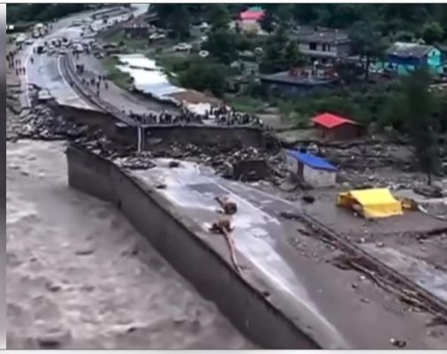 केंद्र ने हिमाचल प्रदेश को बाढ़ और भूस्खलन से उबरने में मदद के लिए 2,006 करोड़ रुपए के कोष को दी मंजूरी 