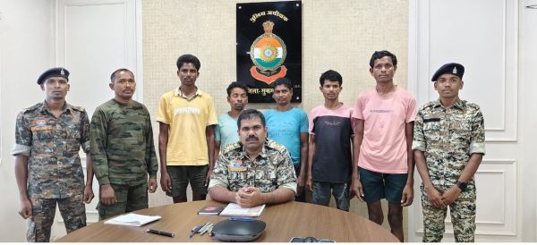 एक हार्डकोर ईनामी सहित 5 नक्सली गिरफ्तार