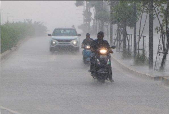 गुजरात में भारी बारिश का कहर, मौसम विभाग ने दी चेतावनी 