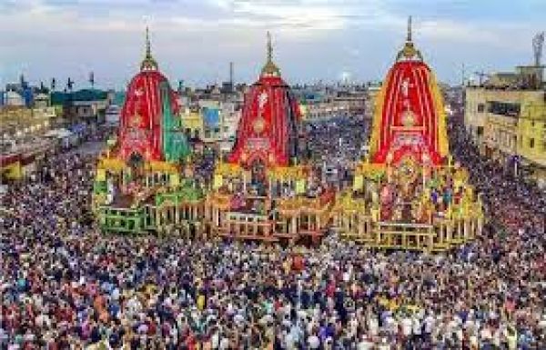 पुरी रथ यात्रा: भगवान बलभद्र, देवी सुभद्रा और भगवान जगन्नाथ के रथ गुंडिचा मंदिर पहुंचे
