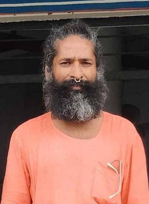 डोंगरगढ़ के योगी बाबा के पास 3 से 4 बंडल पासपोर्ट, भारतीय मुद्रा में योग सीखने की फीस हफ्ते का 90 हजार