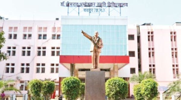 अंबेडकर में जूनियर डॉक्टर्स पर लगा मारपीट का आरोप