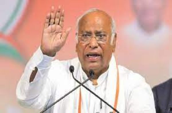 कर्नाटक में मुख्यमंत्री बदलने जैसे मामलों पर आलाकमान फैसला करेगा: खरगे