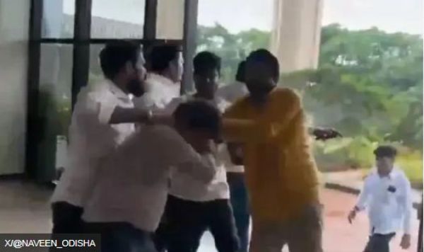 ओडिशा: ओएएस अधिकारी पर हमला, तीन लोग गिरफ़्तार