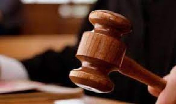 सिंगापुर में उपद्रव करने के दोषी भारतीय मूल के व्यक्ति को जेल और कोड़े मारने की सजा