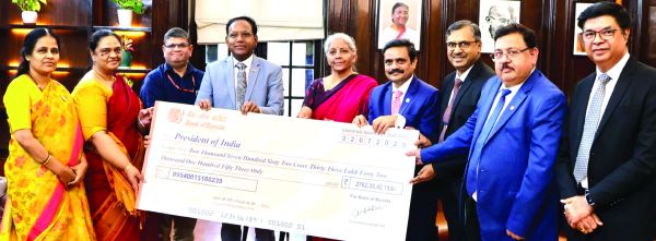 सीतारमण को वित्तवर्ष 2024-25 के लिए बैंक ऑफ बड़ौदा ने सौंपा 2762 करोड़ लाभांश चेक
