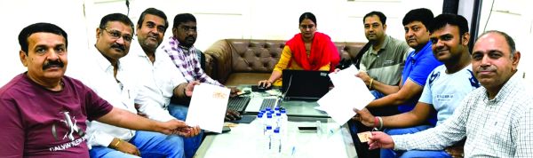व्यापारियों ने डूमरतराई थोक बाजार में एचएसआरपी शिविर का लाभ उठाया