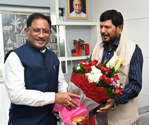 अठावले ने राज्य सरकार के कार्यों को सराहा